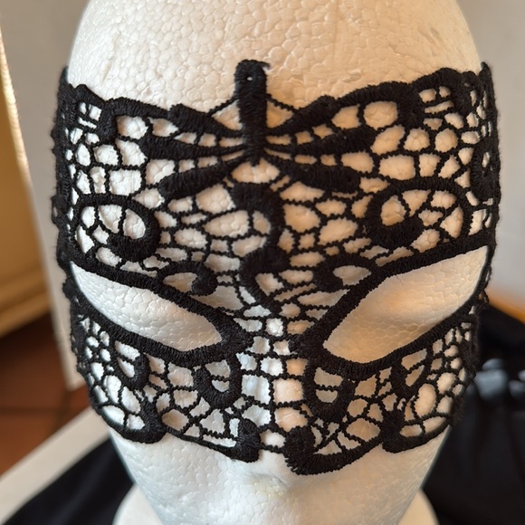 Madri Gras mask - Picture 5 of 5